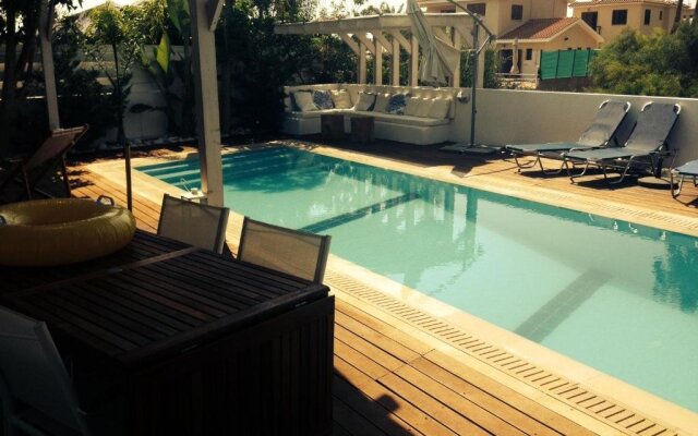 Riverland Villa