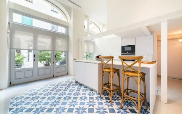 The Deauville Majestic 1 Bedroom in Chueca