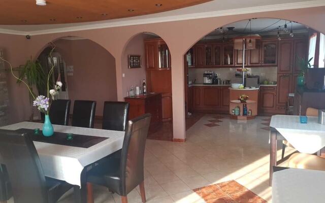 Sunrise Apartmanház