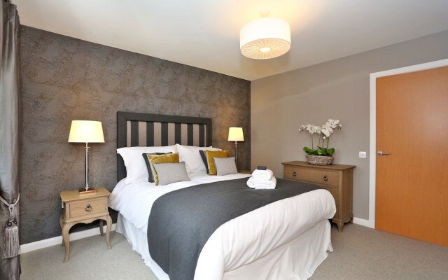 Town & Country Apartments -Priory Park