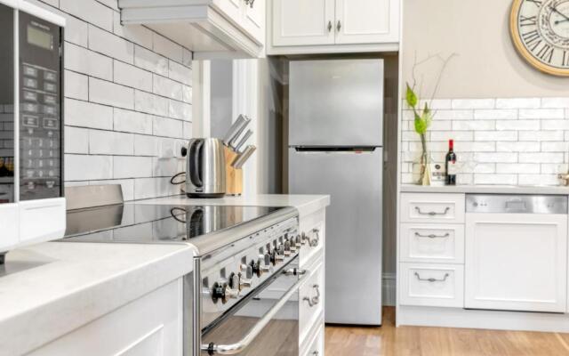 Grandview Accommodation - The Elm Tree Apartments