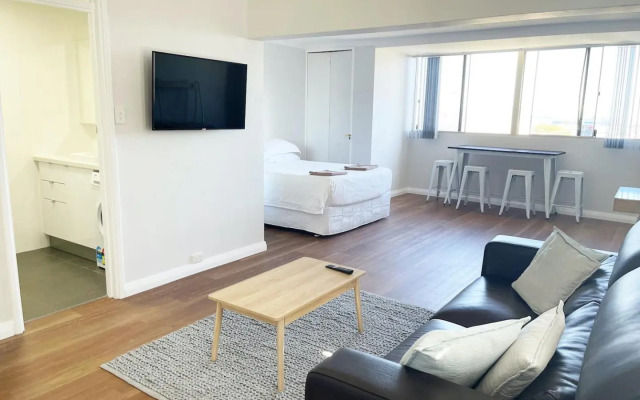 Studio 101 - First floor Fremantle studio apartment