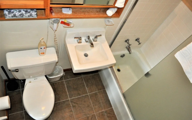 Tennis Townhome 2 Bed 2.5 Bath