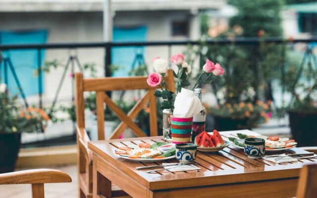 Hillside Homestay Hue - Triple Room top Apartment