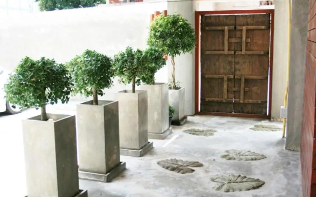 Bansabai Sabaidee Service Apartment