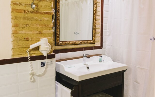 Ad Hoc Monumental Hotel