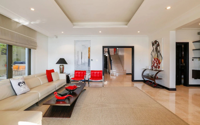 Kennedy Towers - Frond P Garden Home