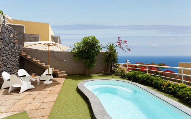 Duplex Acorán with pool and sea view