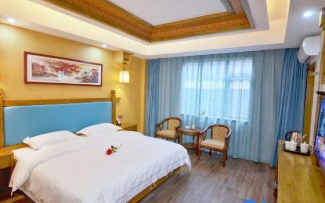 Ruiyuan Hotel (Zhangjiajie West High-speed Railway Station)