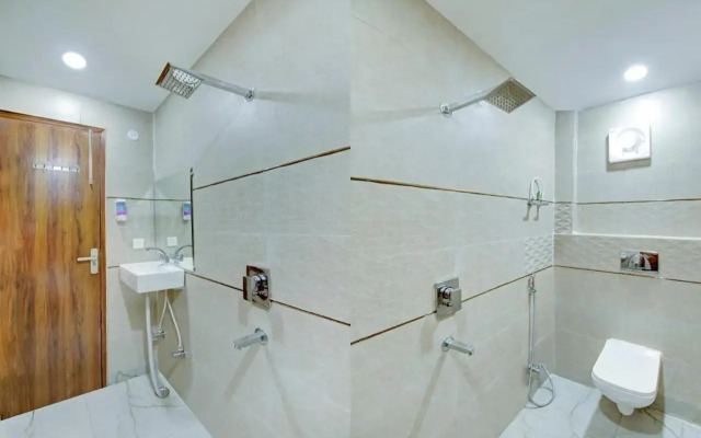 Oyo Flagship 703579 Santosh Residency