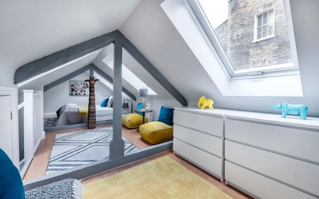 Victoria Mews House - By Sojourn