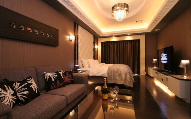 HOTEL W - Adults Only