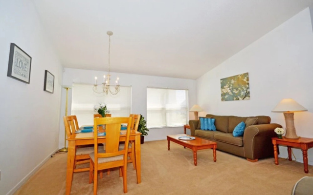 Hampton Lakes 215824