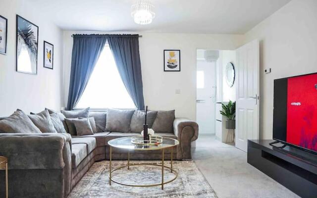 Beautiful 3bedroom townhouse in a new estate