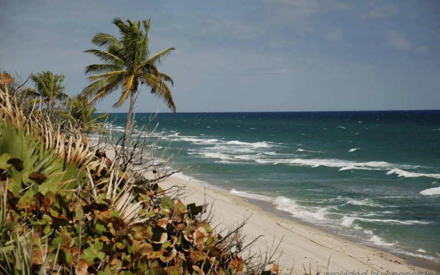 DoubleTree by Hilton Grand Hotel Biscayne Bay