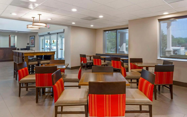 Comfort Suites Raleigh Walnut Creek