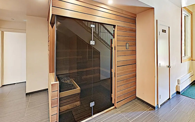 55 Upper Woodbridge - 3 Br Condo