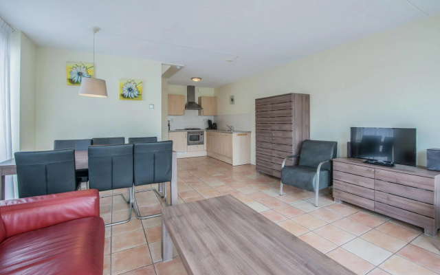 Apartment in Waterpark With Private Jetty