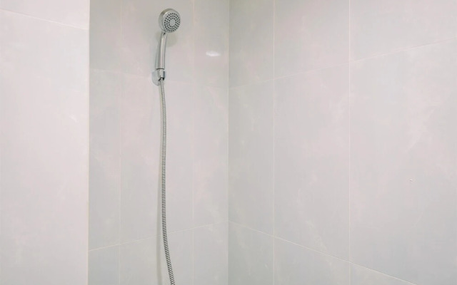 Comfy And Minimalist Studio At Evenciio Margonda Apartment