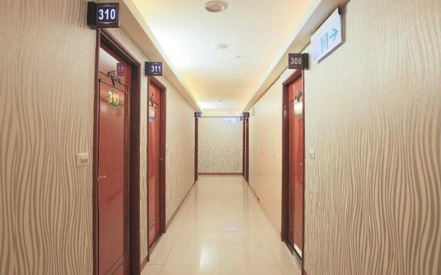 Happy Hotel