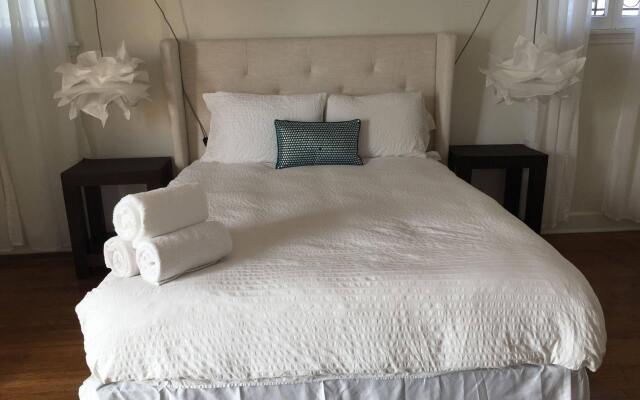 Chic Hollywood Bungalow