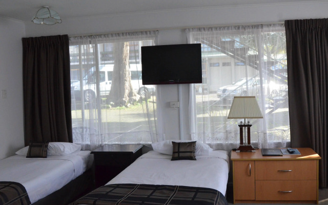 Alpers Lodge & Conference Centre
