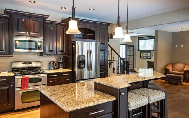 Mountain Gateway by Revelstoke Vacations
