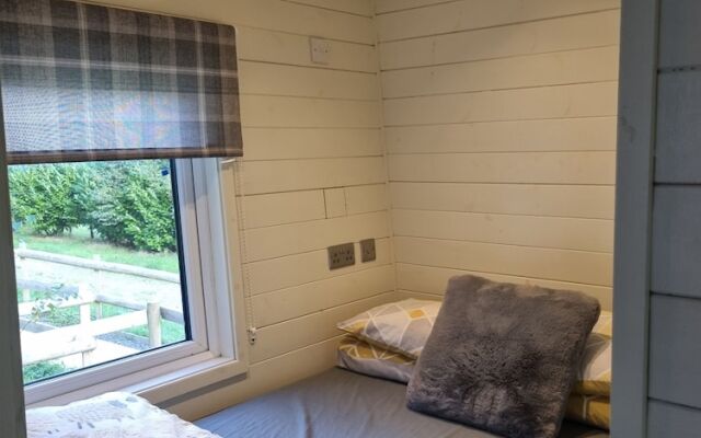 Glamping Hut - Riverview 5