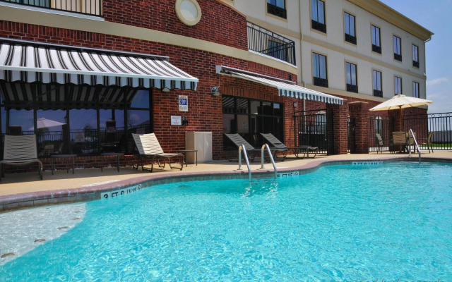 Holiday Inn Express Hotel & Suites Sealy by IHG