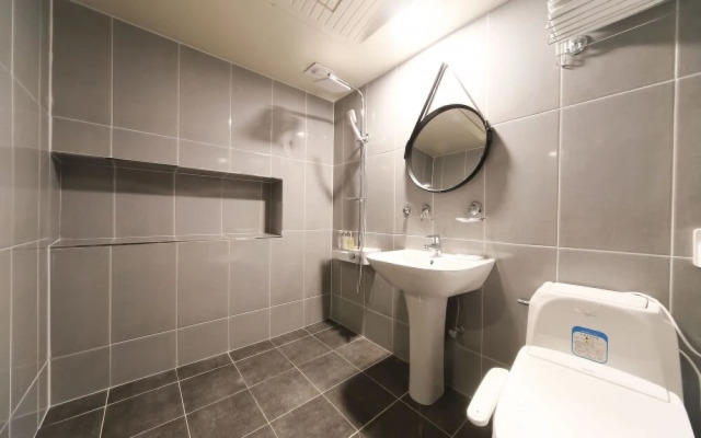 Changwon Bongok-dong Fine Avenue Hotel