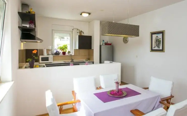 Apartment Tomy