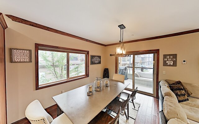 3987mant 3 Bedroom Condo