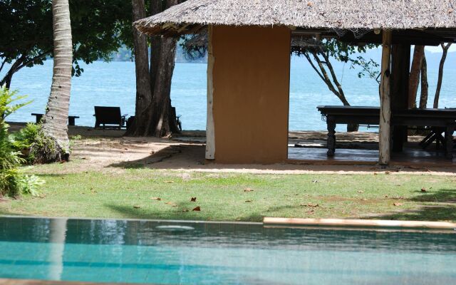 Melina's Beach Front Bungalow