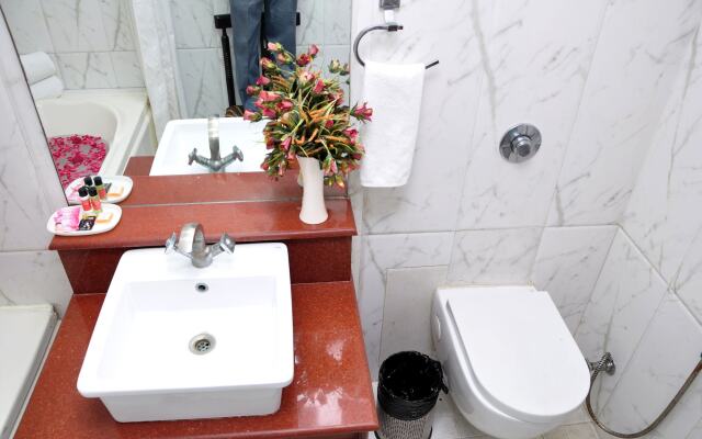 Foxoso Taj View Hotel