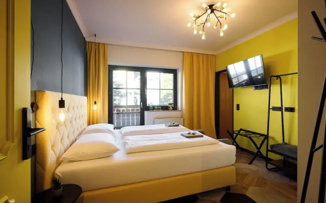 Boutique house happYellow