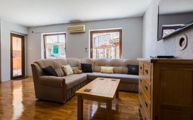Large Holiday Home With Private Pool, Wellness & Sea View