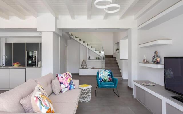 3 Bedroom Modern Villa, Pool, Savoca, East Sicily