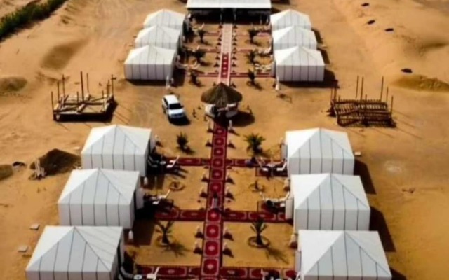 luxury camp jumeirah resort