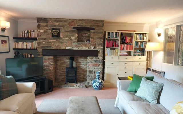 Coastal 4-bed Barn Between Salcombe & Hope Cove