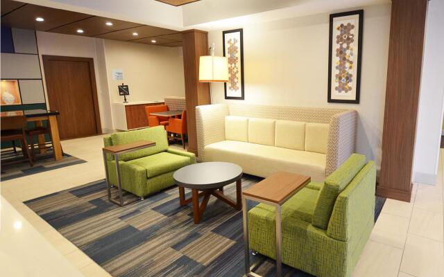 Holiday Inn Express Pittsburgh-Bridgeville by IHG