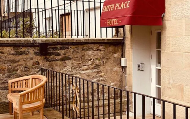 Smith Place Hotel