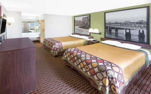 Super 8 by Wyndham Madison/Ridgeland Area