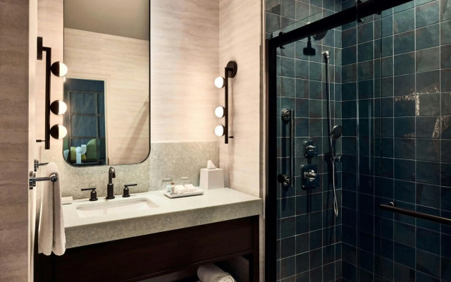 Renaissance® Phoenix Glendale Hotel & Conference Center