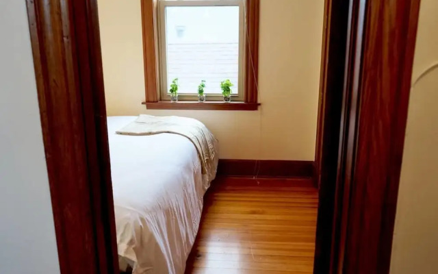Light-filled Chicago Charmer in Wicker Park