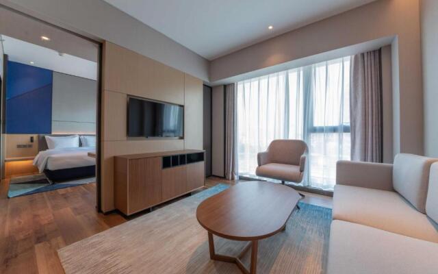 Holiday Inn Express Shenzhen Longhua, an IHG Hotel