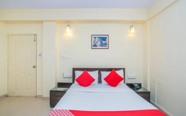 OYO 18923 Mel's Regency