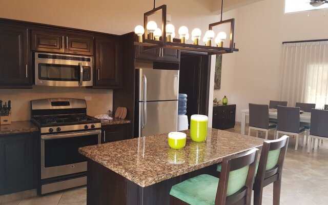 New six Bedroom With BBQ and Large Pool