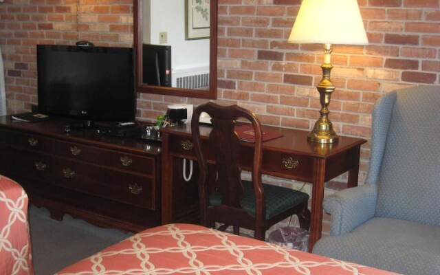 Lockport Inn & Suites