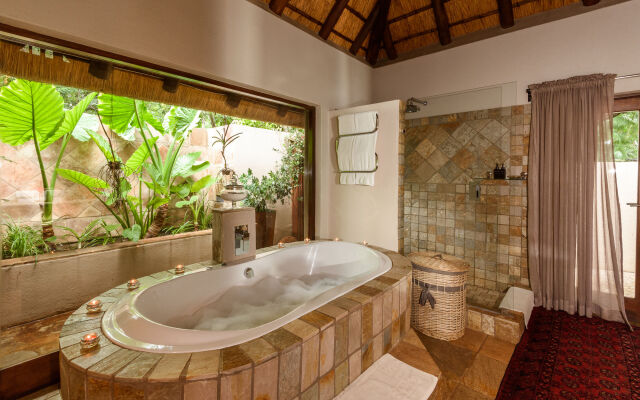 Khaya Ndlovu Safari Manor