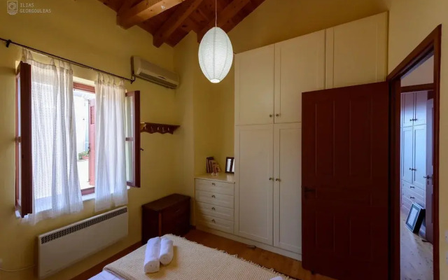 Waveside Sanctuary - Luxurious Seastone Villa